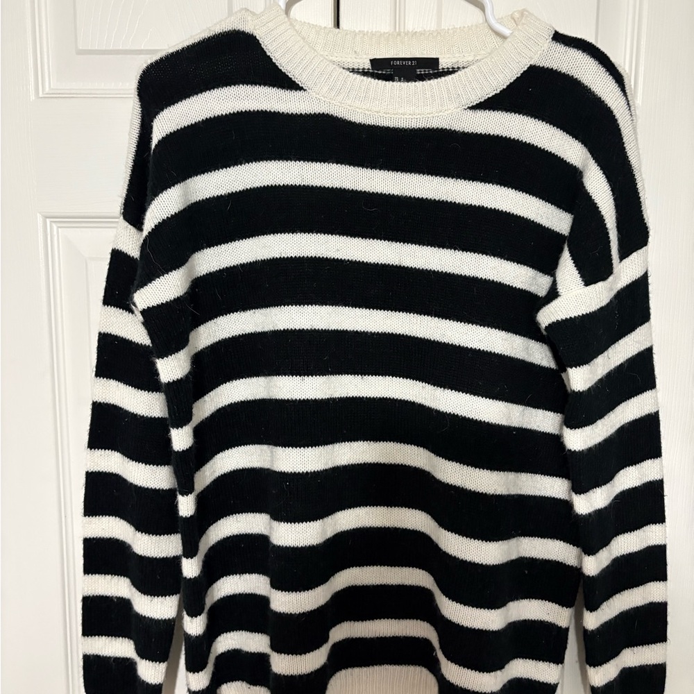Forever 21 Monochrome Knit Sweater